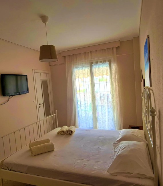 BENTELER STUDIOS (5 ΑΤΟΜΩΝ) ΣΤΟ ΠΟΛΥΧΡΟΝΟ - ΜΕ ΘΕΑ ΣΕ ΚΗΠΟ