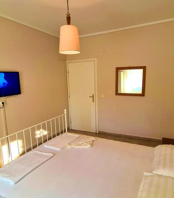 BENTELER STUDIOS (5 ΑΤΟΜΩΝ) ΣΤΟ ΠΟΛΥΧΡΟΝΟ - ΜΕ ΘΕΑ ΣΕ ΚΗΠΟ