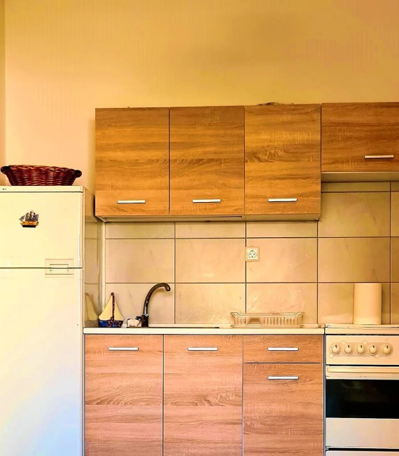 BENTELER STUDIOS (5 ΑΤΟΜΩΝ) ΣΤΟ ΠΟΛΥΧΡΟΝΟ - ΜΕ ΘΕΑ ΣΕ ΚΗΠΟ